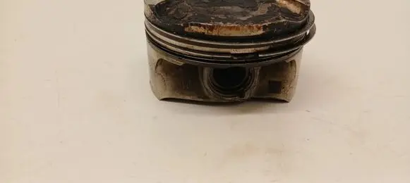 BMW 5 G30 G31 G38 Piston 8600381