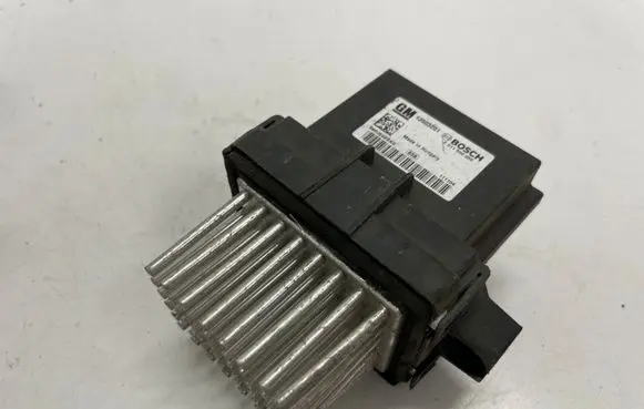 Opel Astra J Heater blower fan relay 13503201