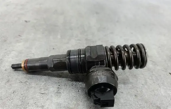 Audi A4 S4 B6 8E 8H Fuel injector 038130073AN
