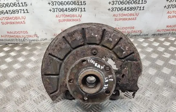 Volkswagen Touran I Front wheel hub spindle knuckle