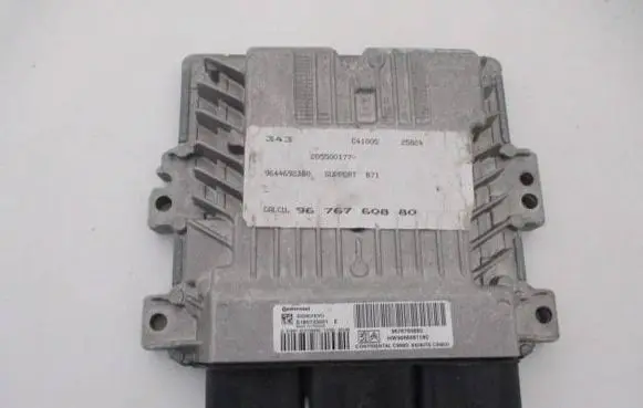 Peugeot 508 Engine control unit/module 9676760880
