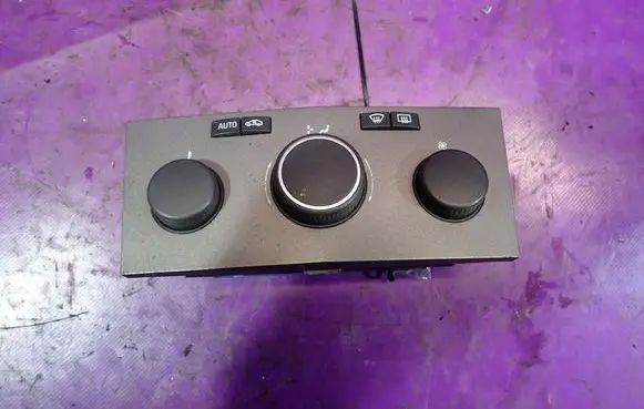 Opel Zafira B Climate control unit 