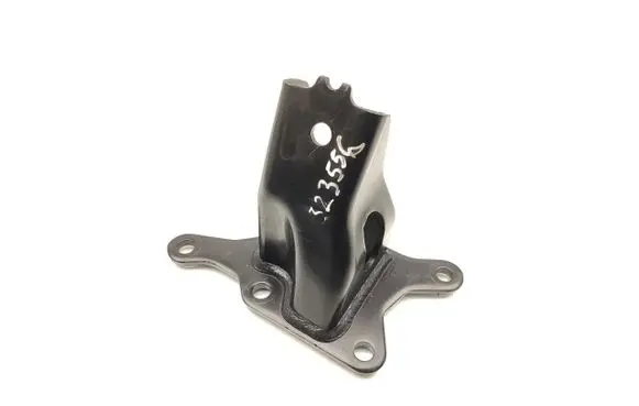 Nissan Navara D23 Engine mounting bracket