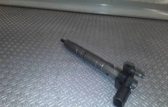 Volkswagen PASSAT B6 Fuel injector 03L130277 0445116030
