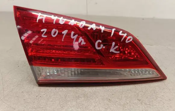 Tailgate rear/tail lights