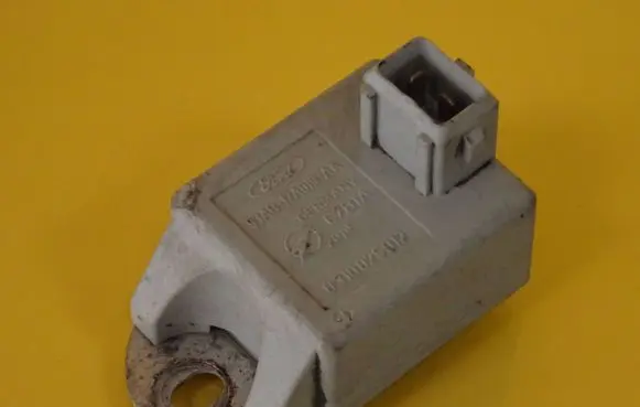 Ford Mondeo MK II Ignition amplifier control unit 93AB-12A019-AA 93AB12A019AA