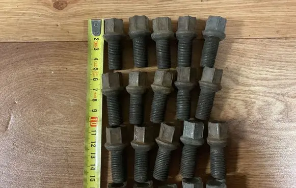 Volkswagen Golf V Nuts/bolts 