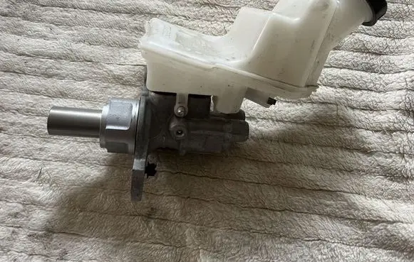 Mercedes-Benz EQB Master brake cylinder