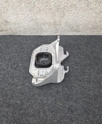 Engine mount bracket
