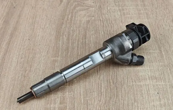BMW X6 G06 Fuel injector 9886370