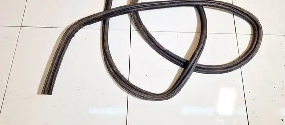 Chrysler Grand Voyager IV Trunk rubber seal (body) 