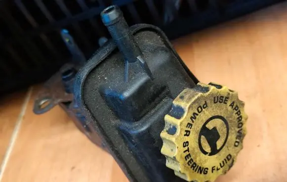 Chrysler Neon II Power steering fluid tank/reservoir 