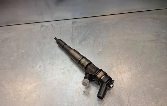 BMW 3 E90 E91 Fuel injector 0445110216