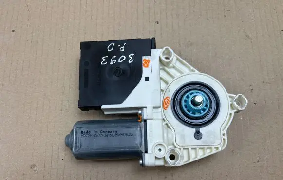 Volkswagen PASSAT B6 Front door window regulator motor 1K0959702AC 1K0959792N