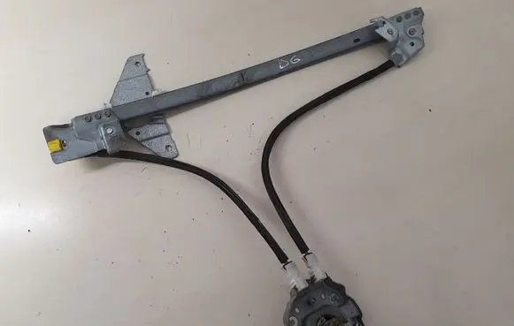 Rear door manual window regulator