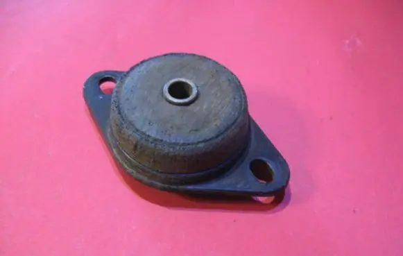 Mercedes-Benz 100 W631 Engine mount bracket 100D24D