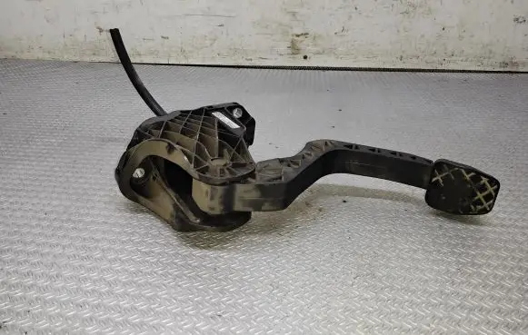 Volkswagen Golf Plus Clutch pedal 1K1721059BB 1K0927810B