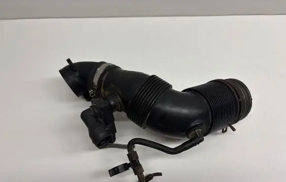 Skoda Rapid (NH) Turbo air intake inlet pipe/hose 6R0129654D ETB446349603 R446349010