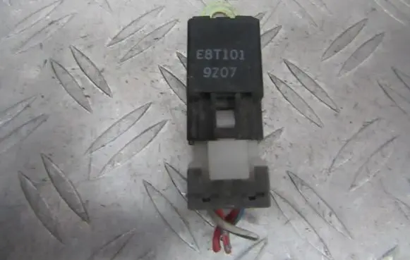Mitsubishi Space Wagon Other relay e8t101