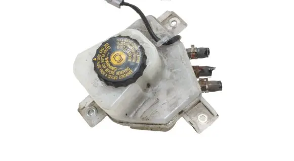 Toyota Auris 150 Brake fluid reservoir 