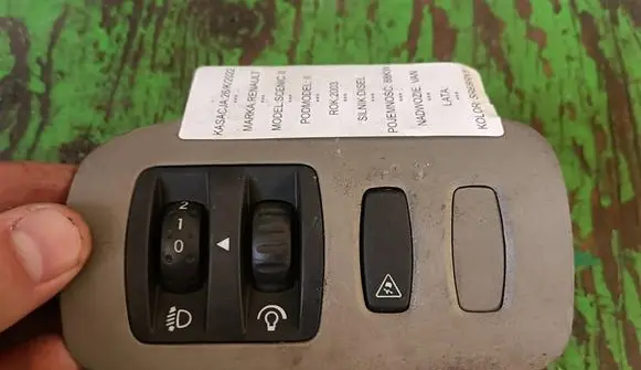 Renault Megane II Light switch 8200140984