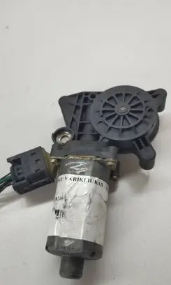 Mercedes-Benz C W202 Front door window regulator motor 0130821709