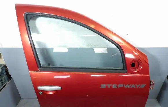Dacia Sandero Front door