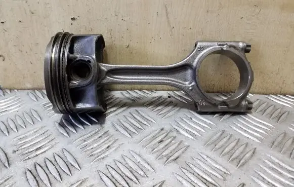 Volvo XC90 Piston with connecting rod 31460828