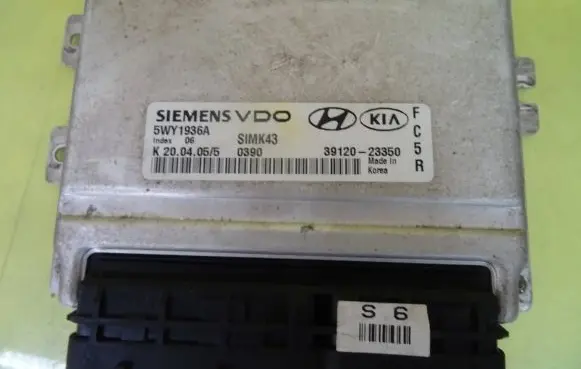 KIA Carens II Engine control unit/module 3912023350 39120-23350 5WY1936A