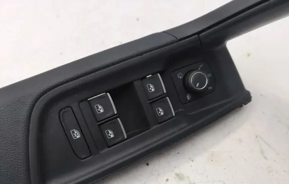 Audi A1 Electric window control switch 82C867256