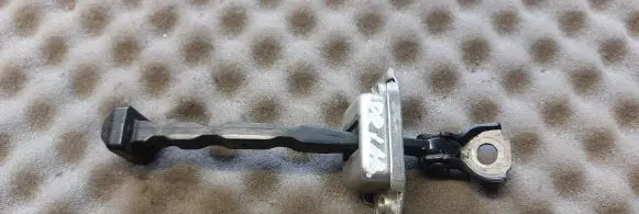 Mazda 3 III Front door check strap stopper