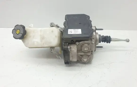 Brake fluid reservoir