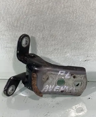 Toyota Avensis T250 Front door lower hinge 
