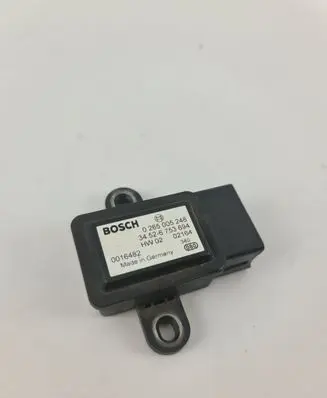 BMW 5 E39 ESP acceleration yaw rate sensor 6753694