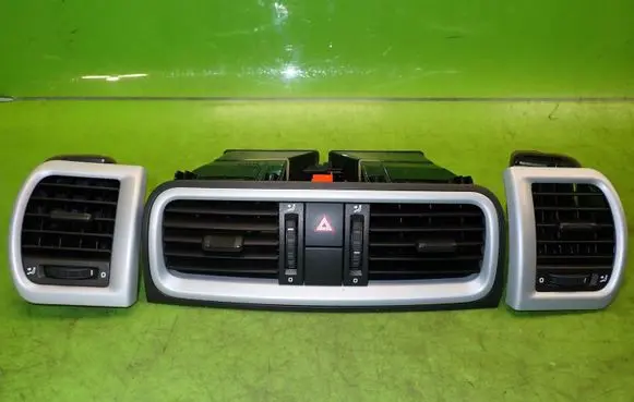 Skoda Fabia Mk2 (5J) Rear air vent grill