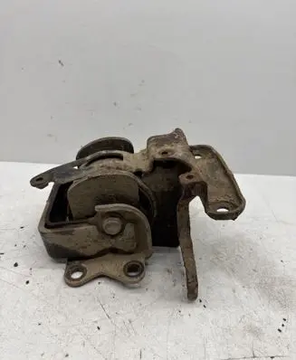 Engine mount bracket