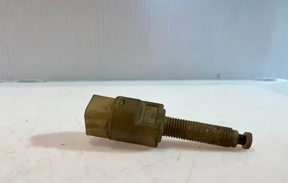 Volkswagen PASSAT B5.5 Brake pedal sensor switch 4A0945515A