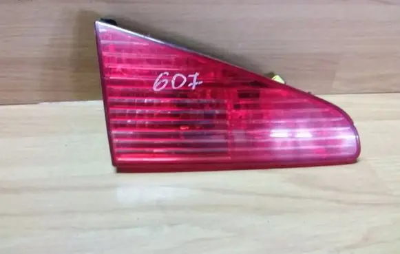 Peugeot 607 Tailgate rear/tail lights