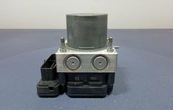 Volkswagen Cross Polo ABS Pump 6C0614517K