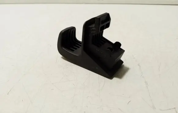 Skoda Kamiq Tie down hook / loop 657867615A
