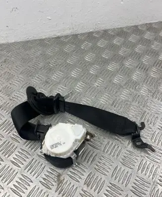 BMW 1 E81 E87 Front seatbelt 33059849C 0810091030