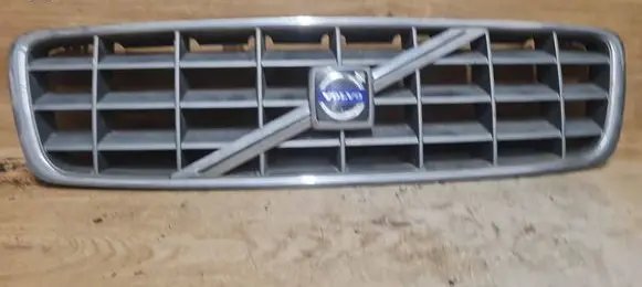 Volvo XC70 Front bumper upper radiator grill 9190986