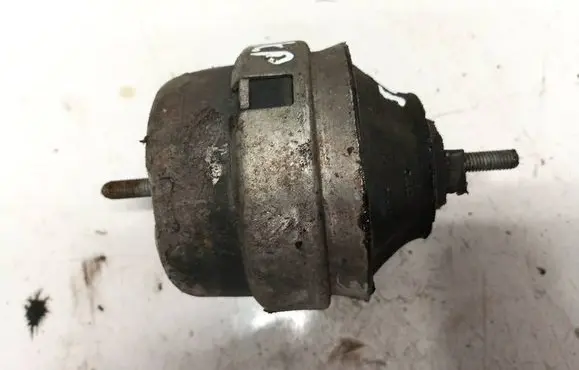 Engine mount bracket