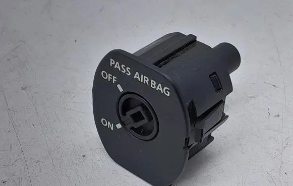 Passenger airbag on/off switch