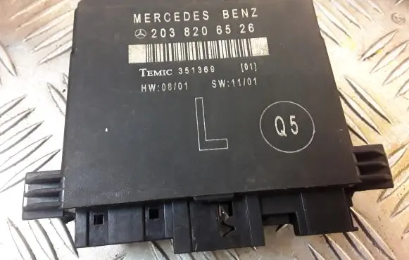Mercedes-Benz C W203 Door control unit/module 2038206526 A2038206526