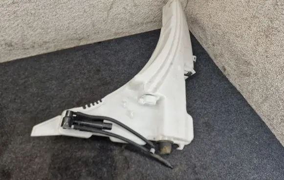 Land Rover Range Rover Evoque L551 Windshield washer fluid reservoir/tank K8D217B613