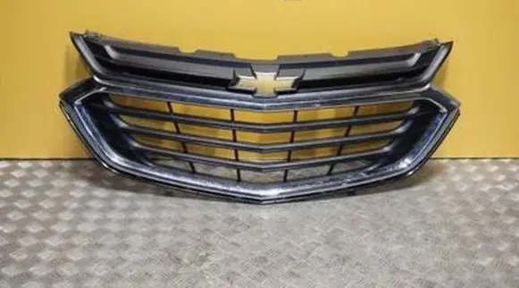Chevrolet Equinox Front bumper upper radiator grill