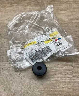 Volkswagen Transporter - Caravelle T4 Wheel nut cap/cover 7D0601173A