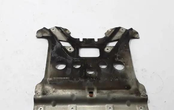 BMW 6 F12 F13 Engine splash shield/under tray 7197500