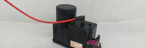 Audi A4 S4 B5 8D Central locking vacuum pump 4A0862257A